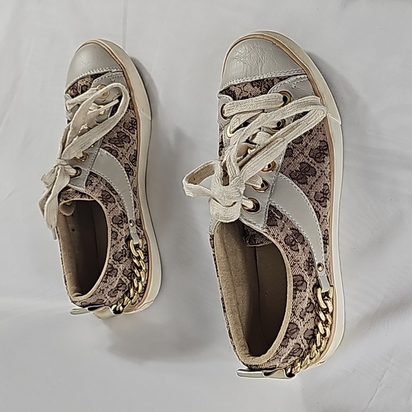 Guess Shoes - Picture 4 of 8